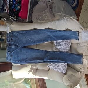 American Eagle Super Stretch 6 long grayish blue jeans in really good condition.